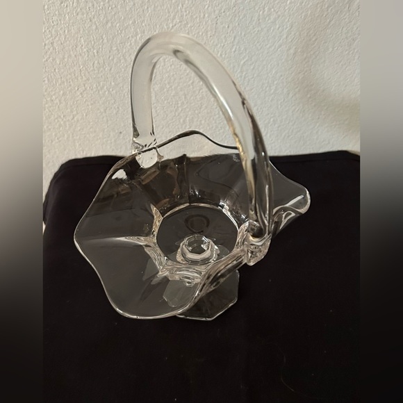 Sweet glass basket. 11”H x 9”L - Picture 2 of 11